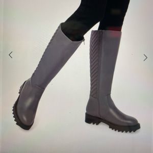 Boots 8.5 never worn no box smoke free home